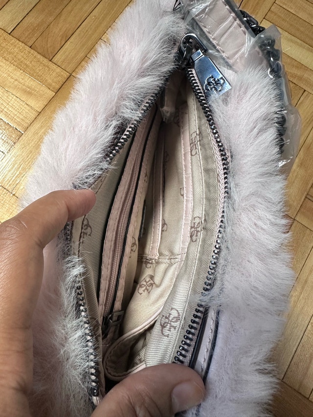 BNWT GUESS Faux Fur Y2K Shoulder Bag - photo 5