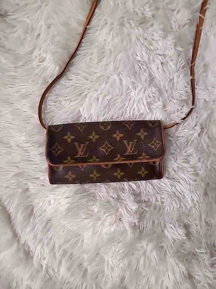 LOUIS VUITTON Pochette  mini crossbody Monogram w COA