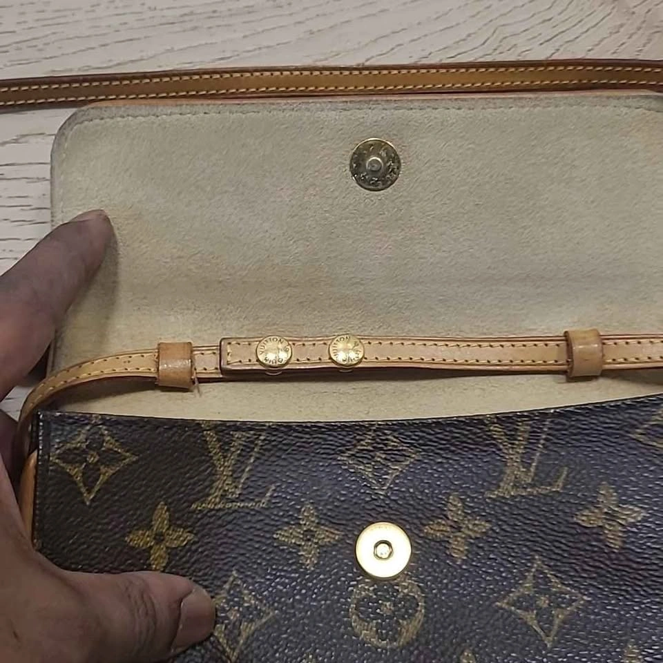 LOUIS VUITTON Pochette  mini crossbody Monogram w COA - photo 4