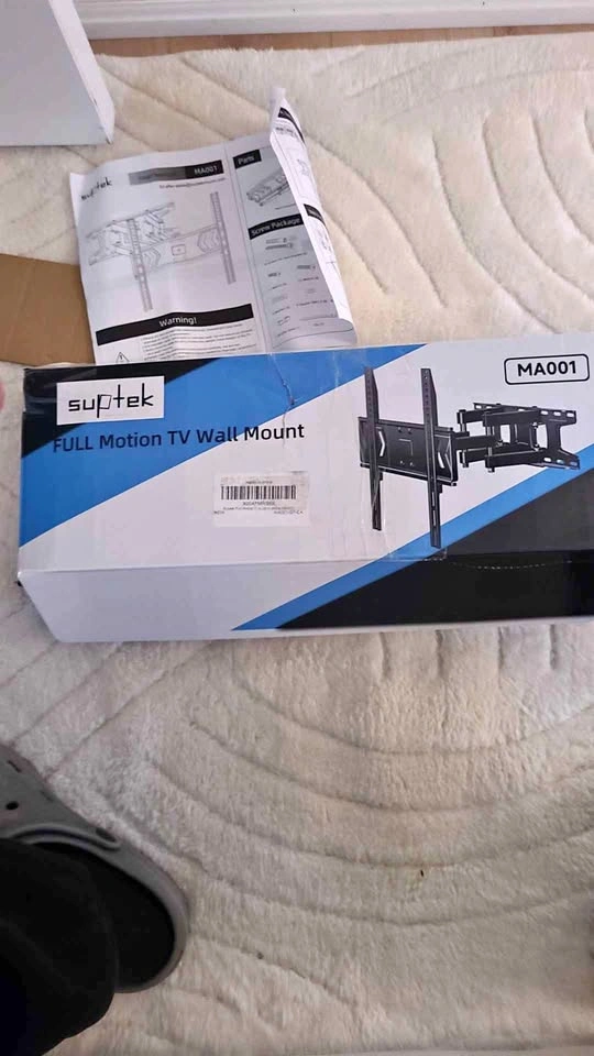 Full Motion TV Wall Mount for 32-70 Inch TVs