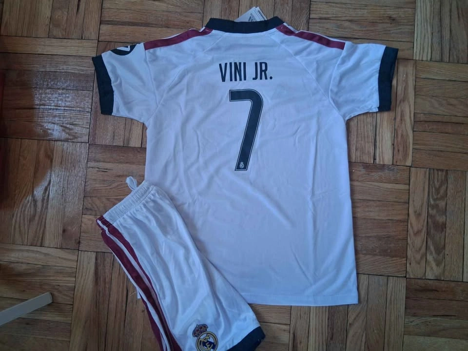 Real Madrid Vini Jr. #7 Youth Soccer Kit - photo 2