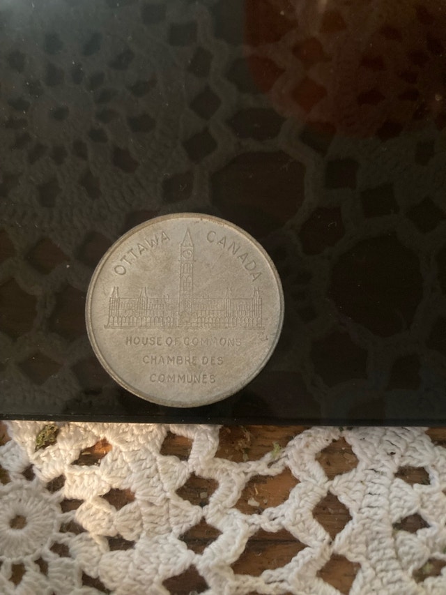 34 Collector Coins - Ottawa & Canadian Provinces - photo 3