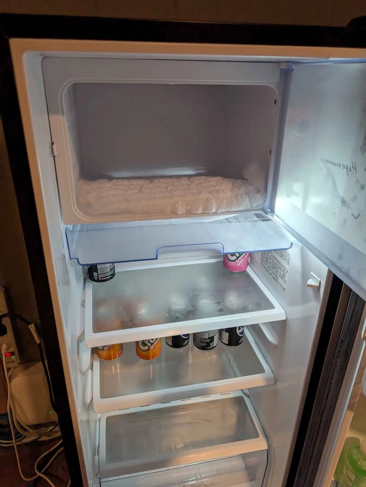 Hisense Mini Fridge - photo 3