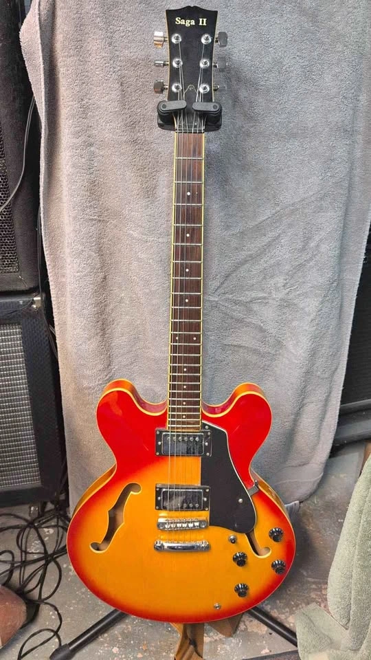 Saga II Electric Guitar Sunburst