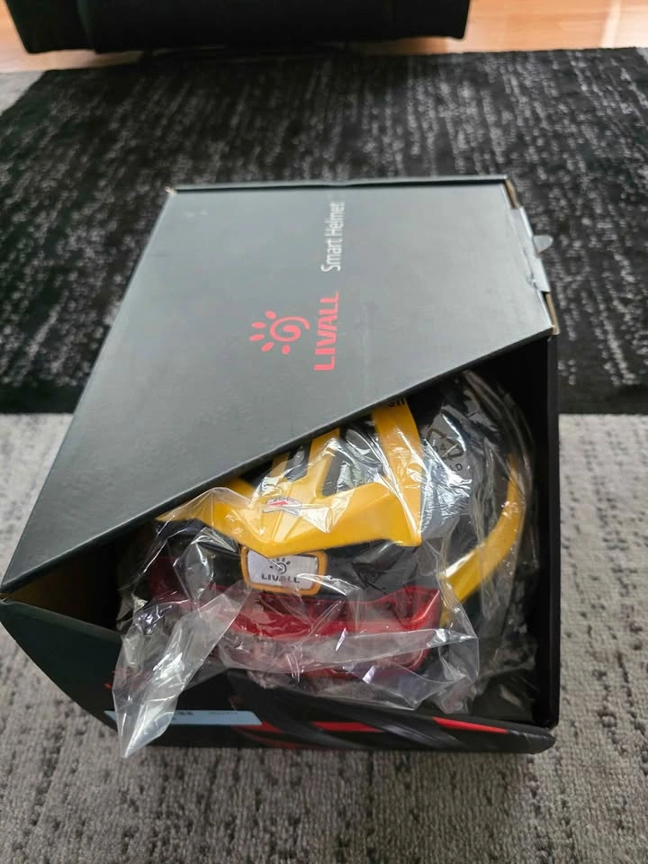 Livall BH100 Bling Smart Cycling Helmet - Yellow - Large - photo 2