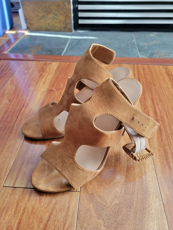 Brown Sandals with Heel Size 8
