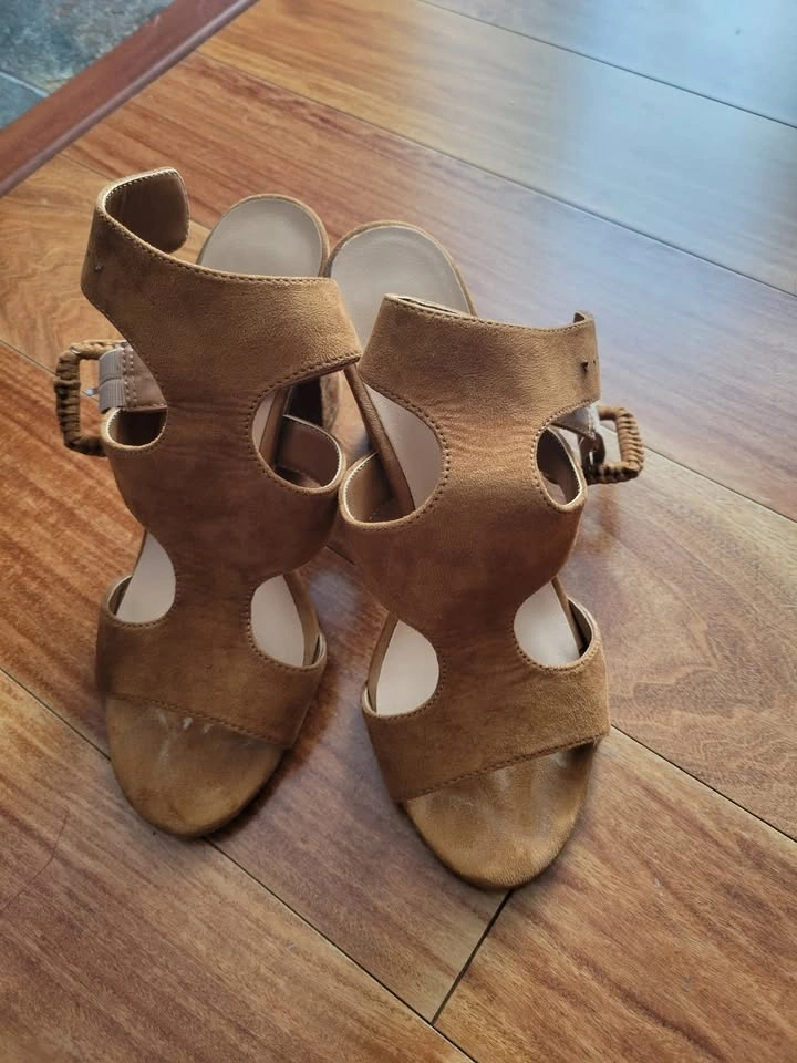 Brown Sandals with Heel Size 8 - photo 2