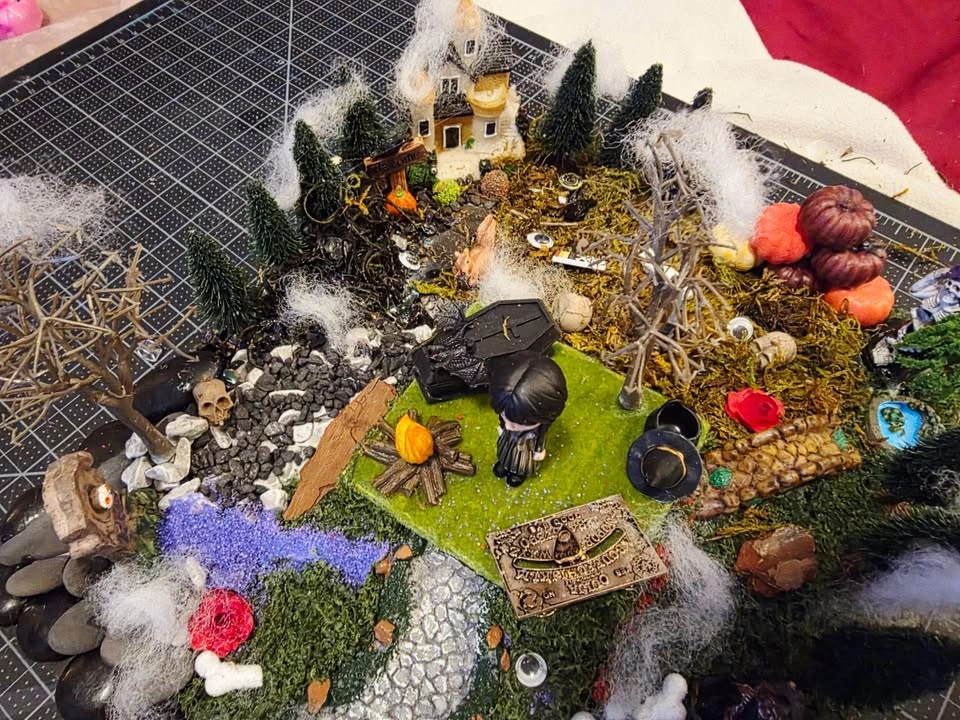 Wednesday Addams Diorama - photo 3
