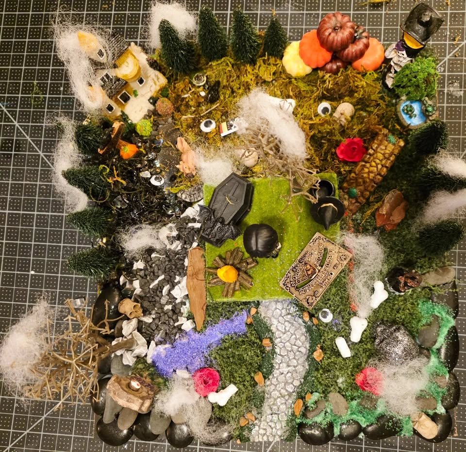 Wednesday Addams Diorama - photo 4