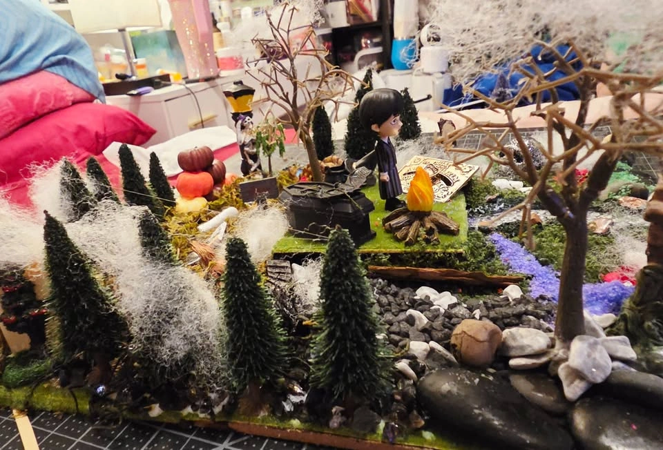 Wednesday Addams Diorama - photo 5