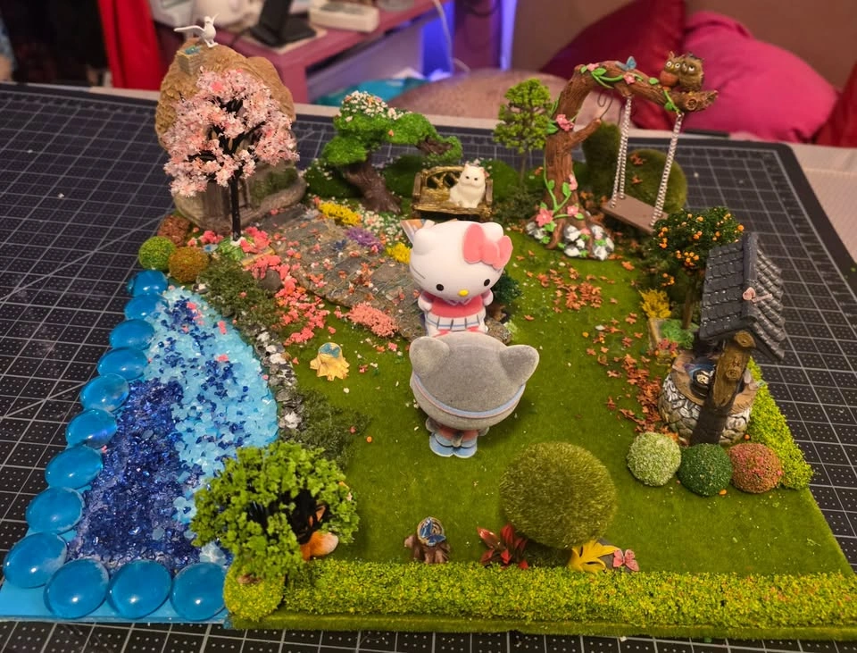 Hello Kitty Miniature Village - photo 3