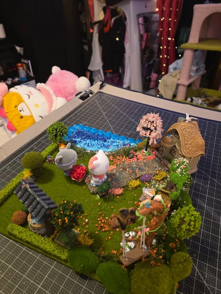 Hello Kitty Miniature Village - photo 5