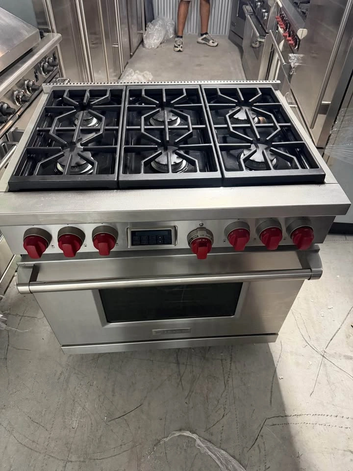 Wolf 36-Inch Dual Fuel Range - photo 2