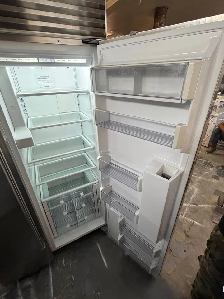Sub-Zero Side-by-Side Refrigerator - photo 4
