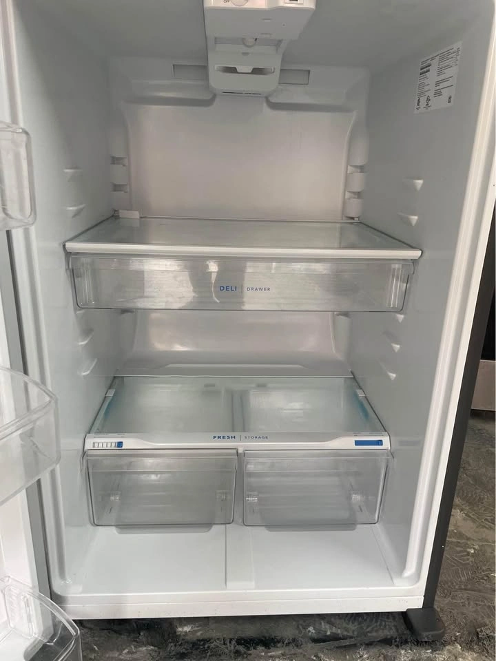 Frigidaire 30 wide refrigerator - photo 3
