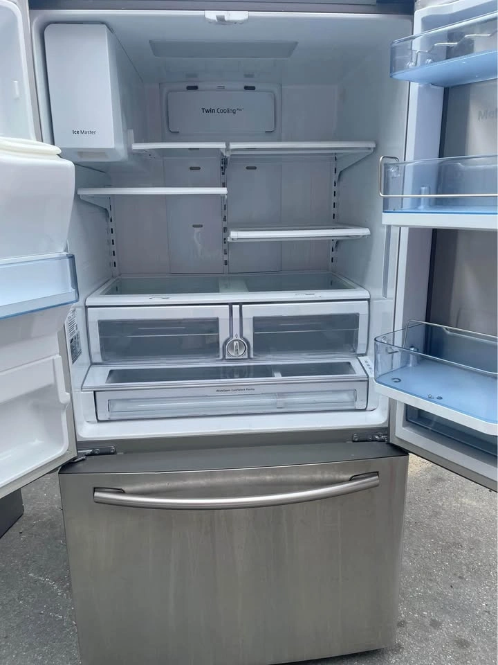 Samsung fridge 36 wide 3 doors with window - photo 3