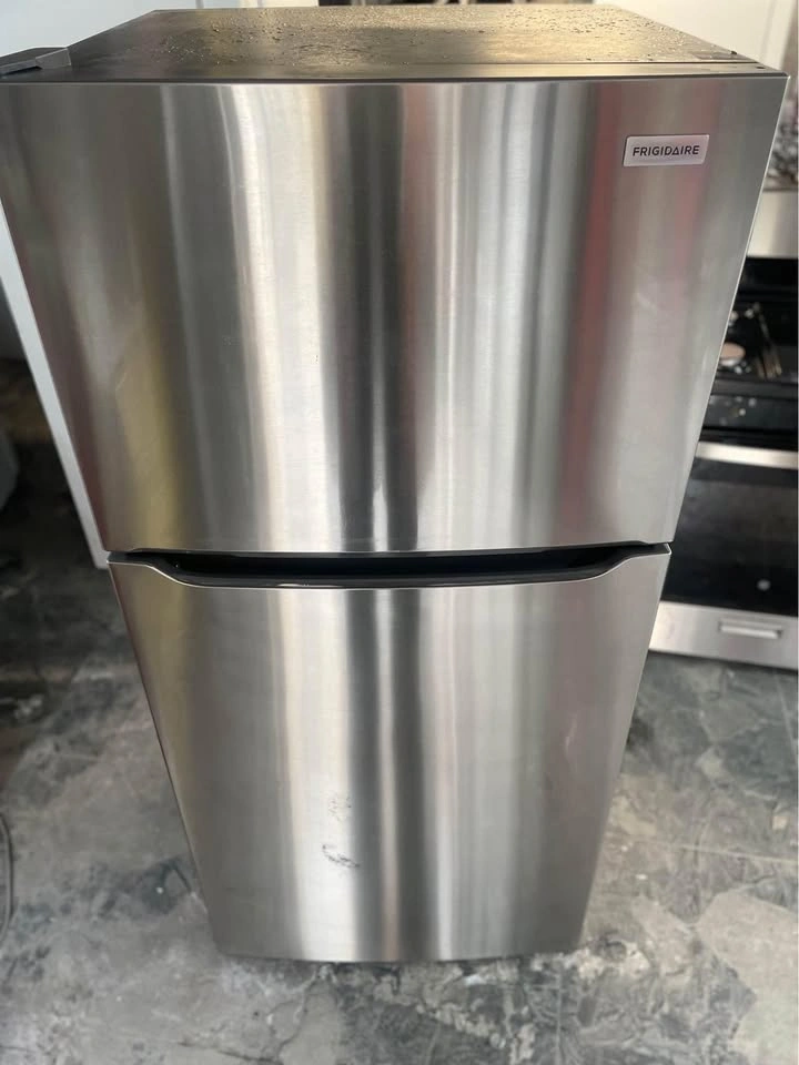 Frigidaire 30 wide refrigerator - photo 2