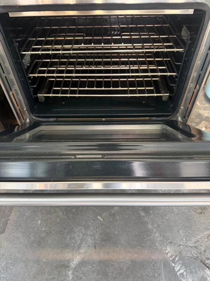 Thermador Stove 30" Wide 5 Burners Silver - Excellent Condition - photo 5