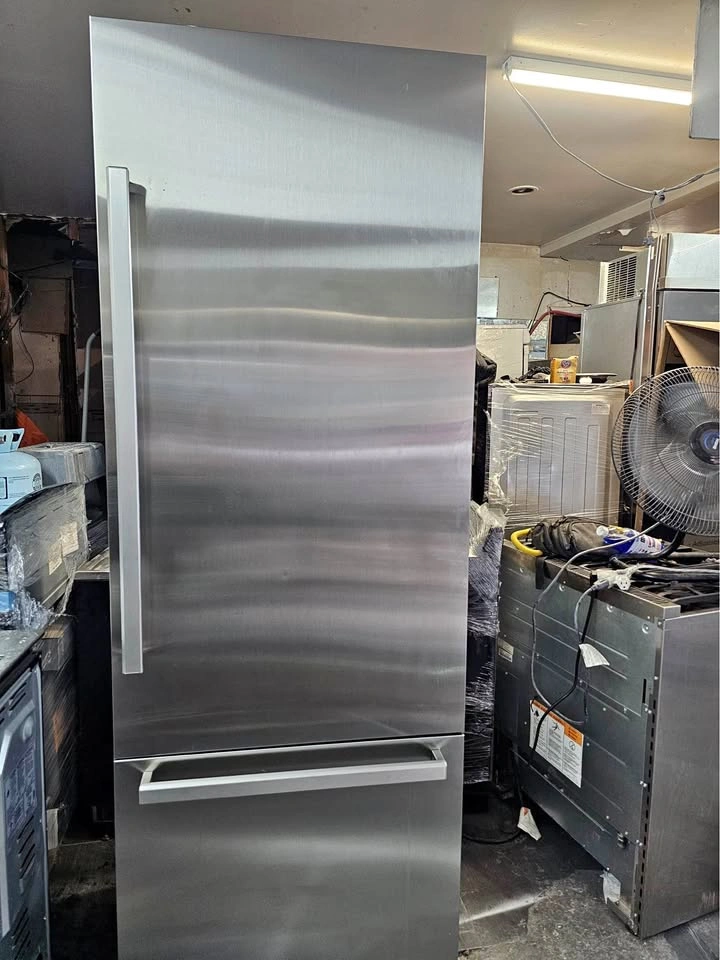 Bertazzoni 30-inch Bottom Freezer Refrigerator