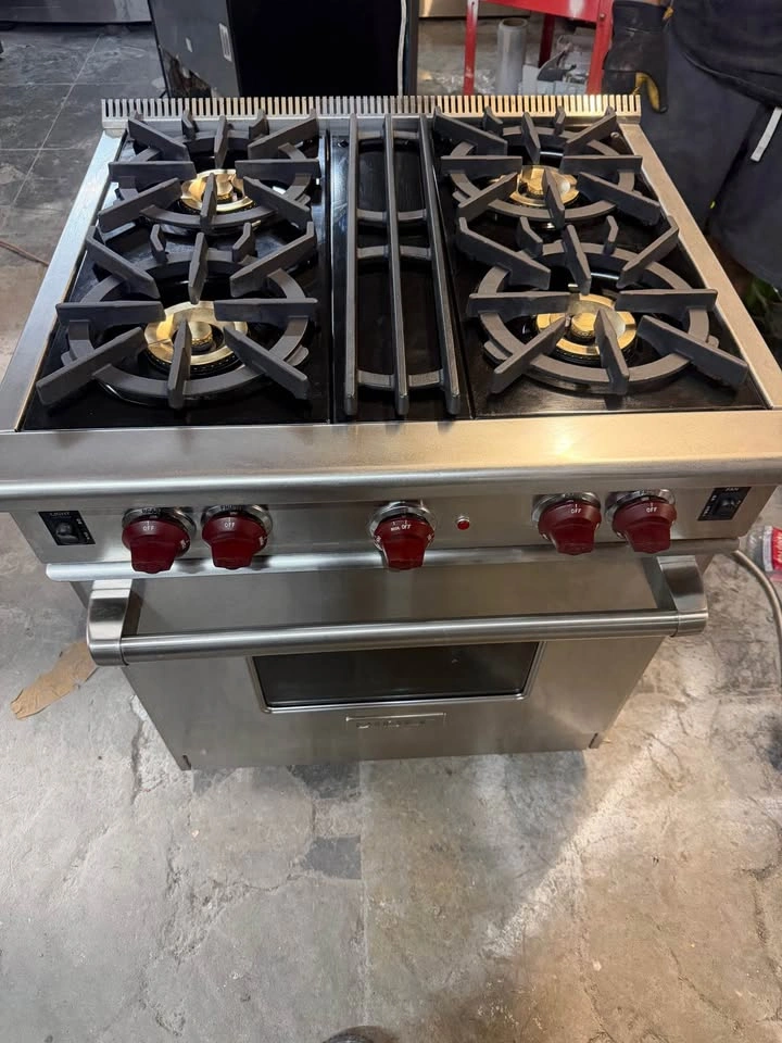 Wolf Stove 30 inch Silver 4 Burner with Red Knobs - photo 3