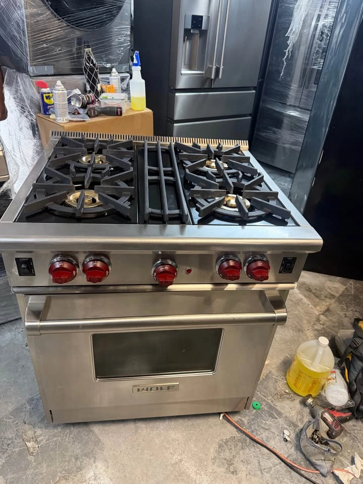 Wolf Stove 30 inch Silver 4 Burner with Red Knobs - photo 4