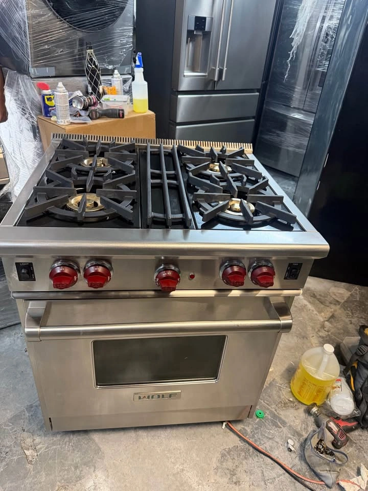 Wolf Stove 30 inch Silver 4 Burner with Red Knobs - photo 5