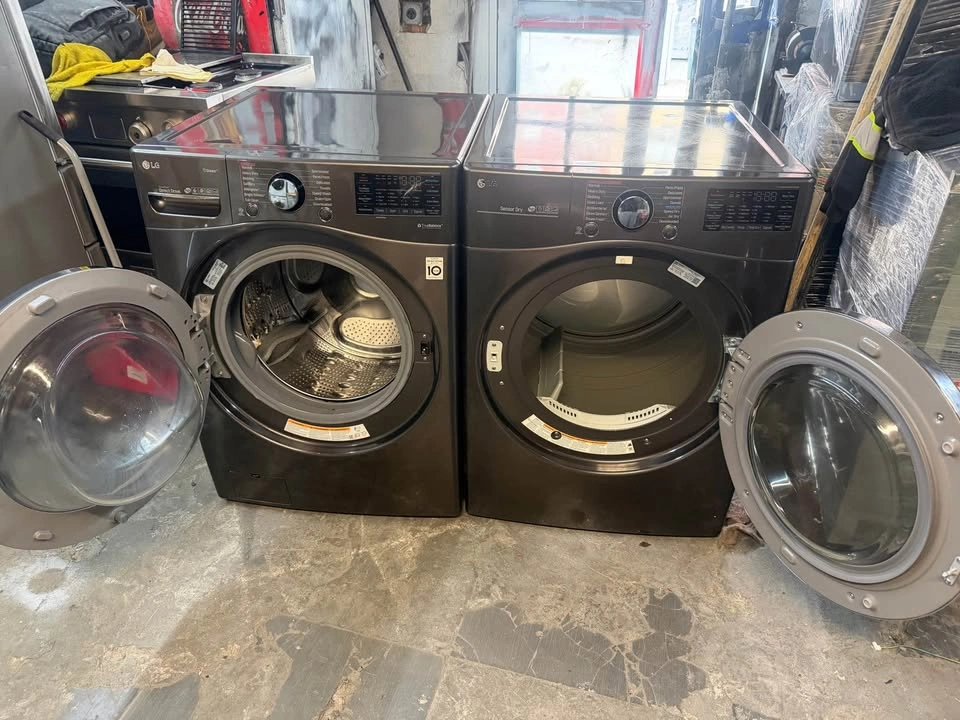 LG Washer and dryers set electric dryer 220 black silver - photo 2