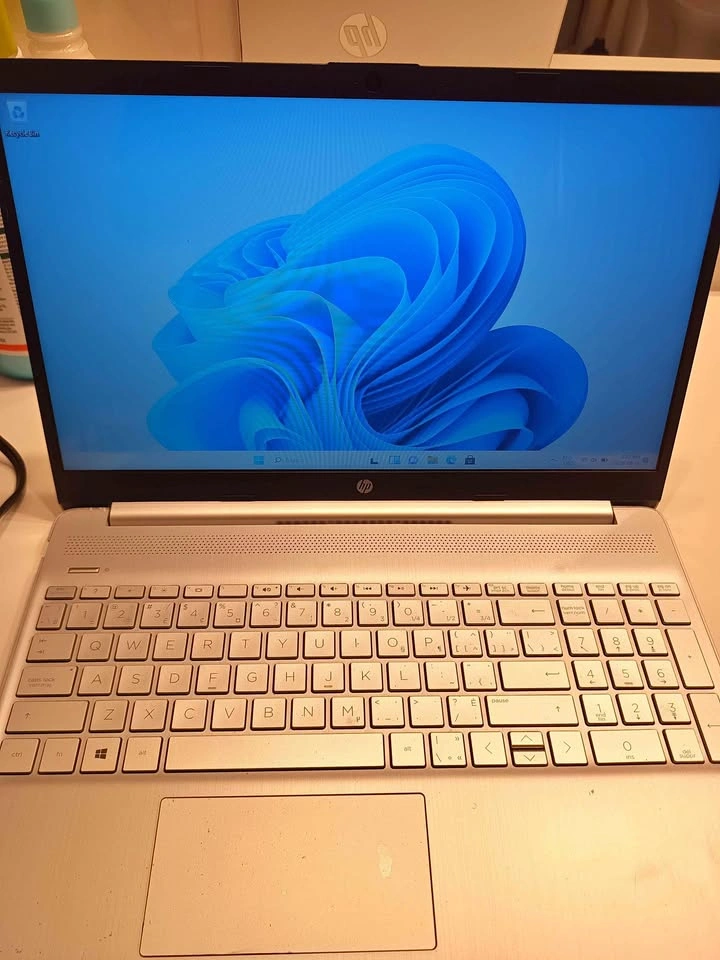 HP Laptop 11th Gen i5-1135G7 16GB RAM 256GB SSD Win 11
