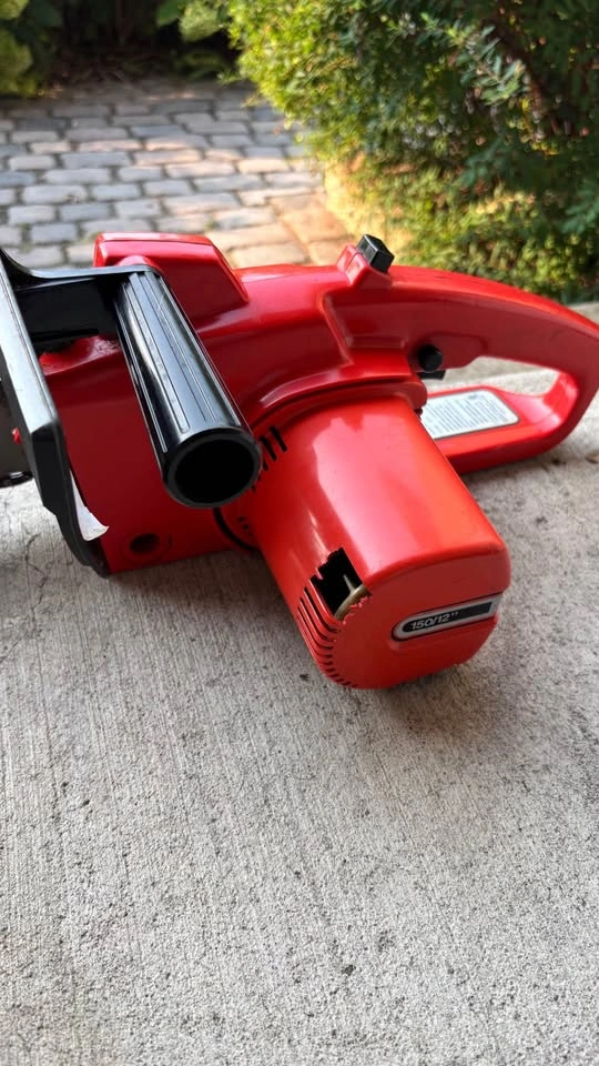 Craftsman 12” corded electric chainsaw - photo 4