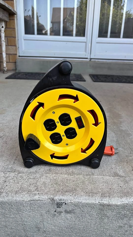 Noma 25 foot extension cord on reel with sockets