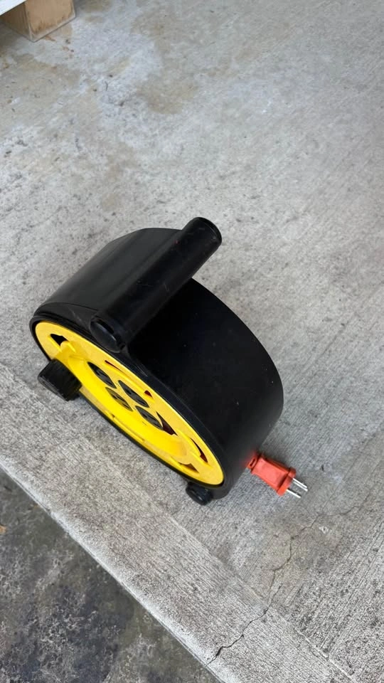Noma 25 foot extension cord on reel with sockets - photo 3