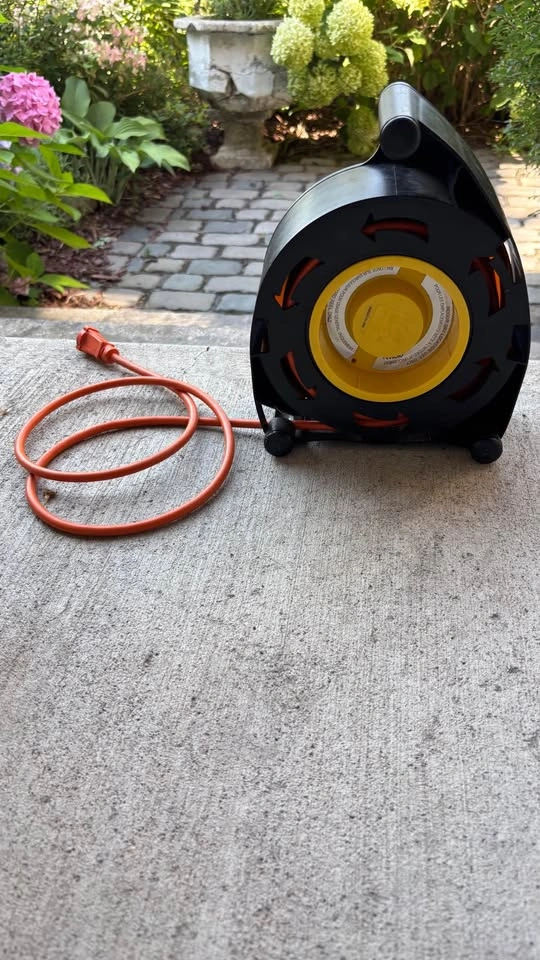 Noma 25 foot extension cord on reel with sockets - photo 4