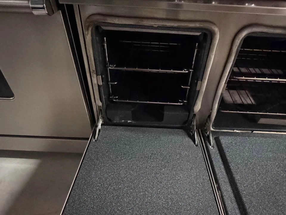 Thermador 48-inch Stove with 6 Burners and Grill - photo 4