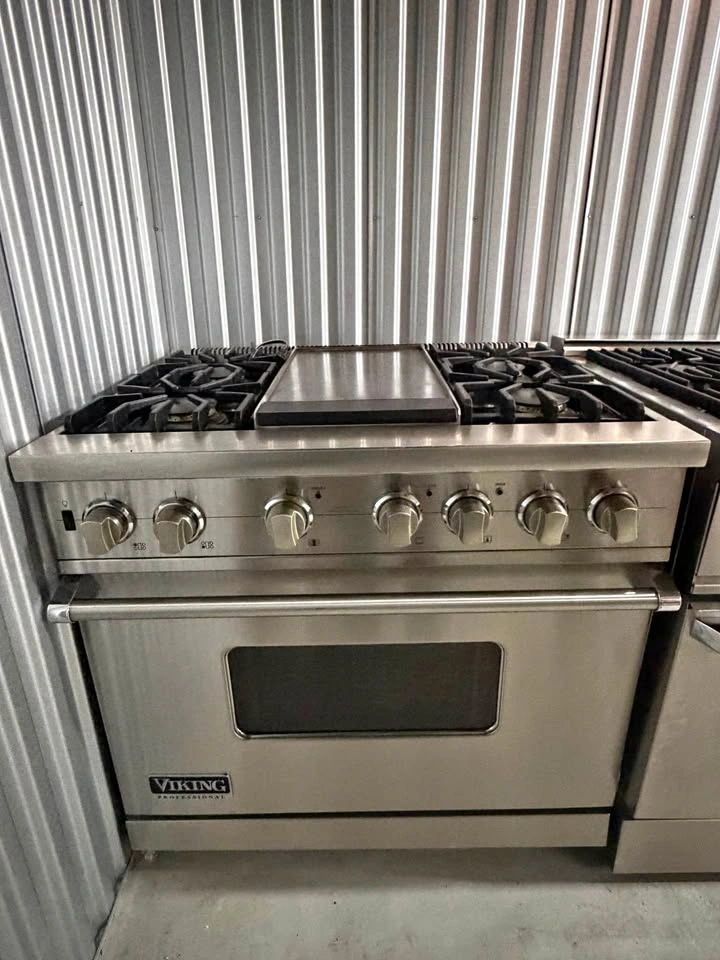 Viking stove 36 wide 4 burners with griddle all gas