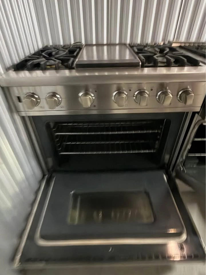 Viking stove 36 wide 4 burners with griddle all gas - photo 3
