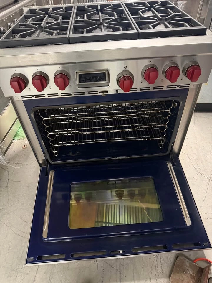 Wolf stove 36 wide 6 burners Dual fuel - photo 4