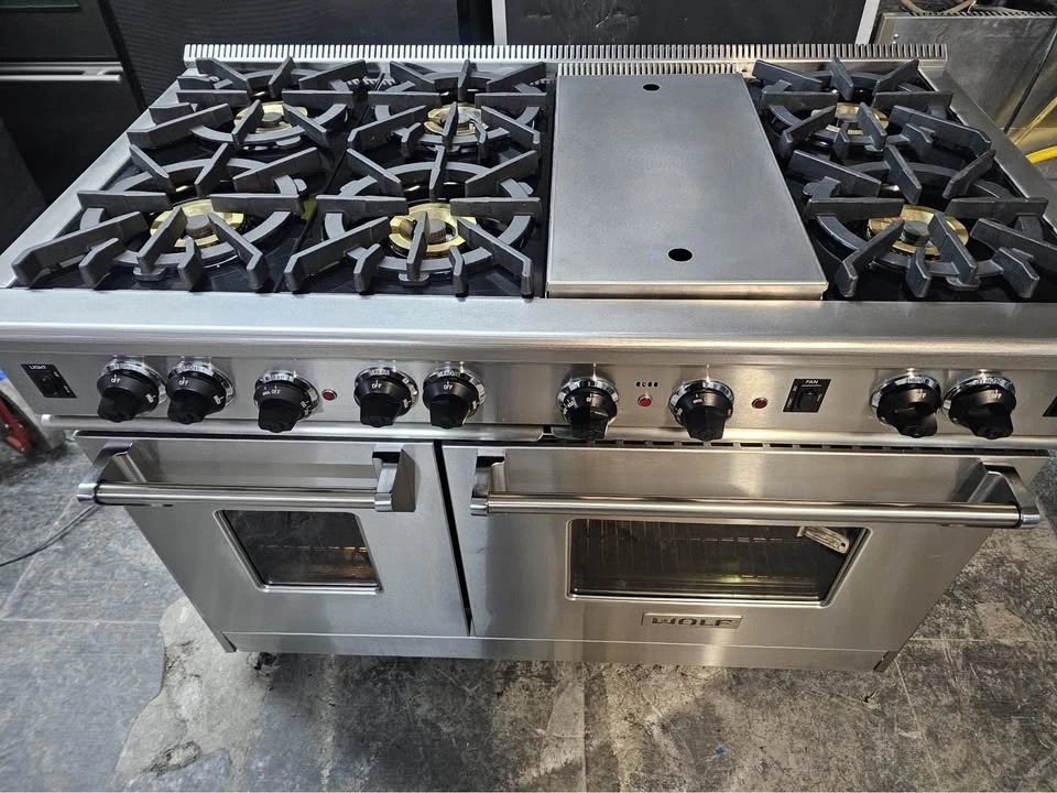 Wolf stove 48 wide 6 burners - photo 2