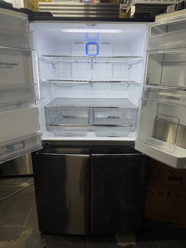 LG Fridge 36 wide 4 door black silver - photo 2