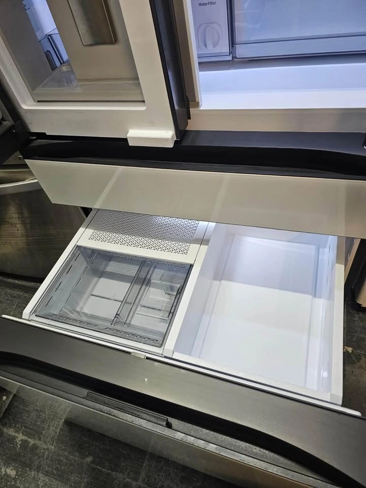 Samsung fridge 36 wide 4 door French door - photo 4