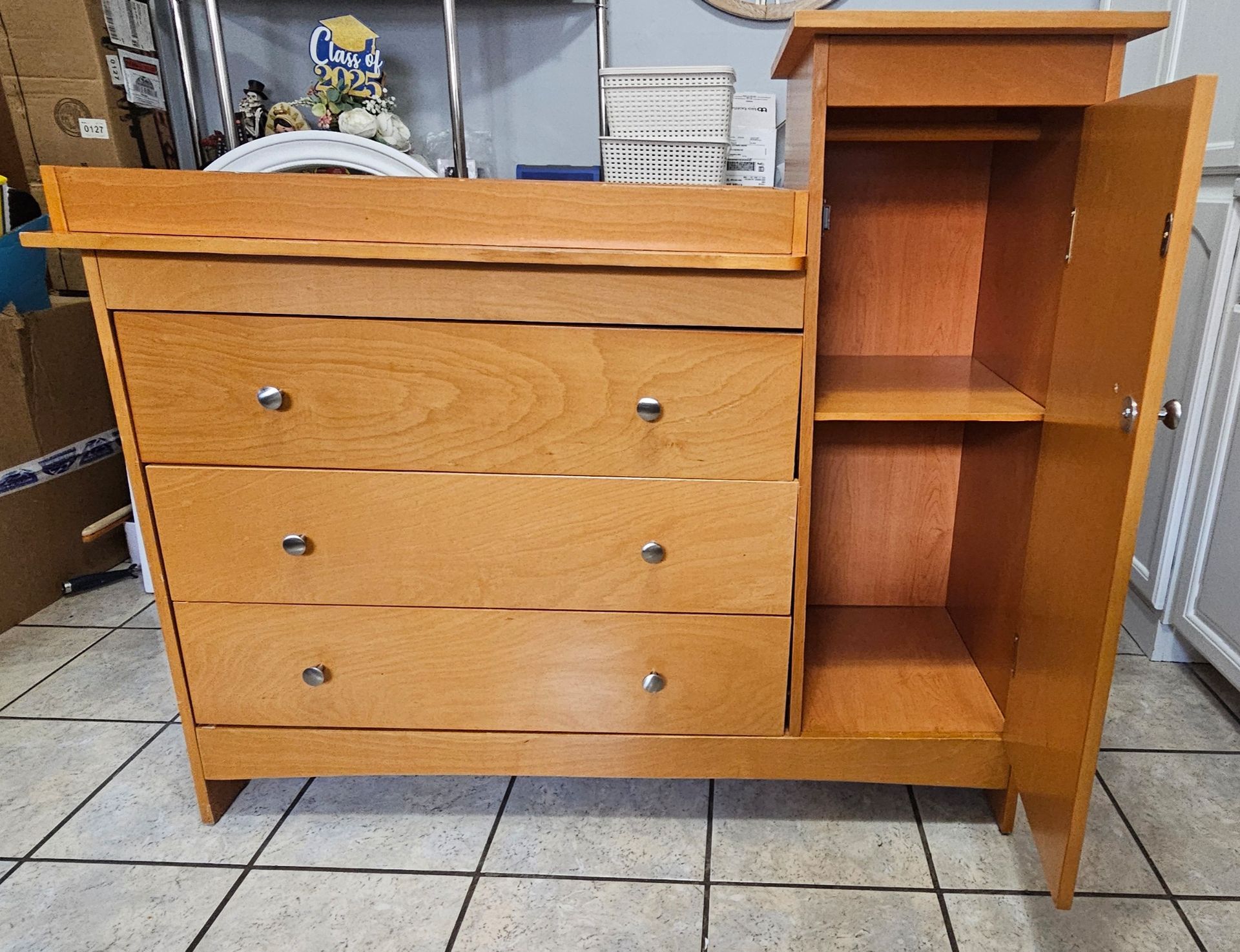Dresser/changing table - photo 2