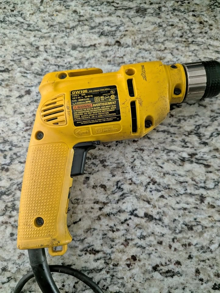 DeWalt Corded Drill 3/8" (10mm) VSR