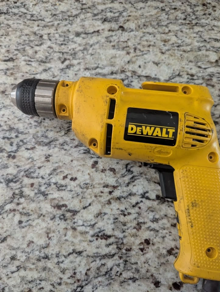 DeWalt Corded Drill 3/8" (10mm) VSR - photo 3