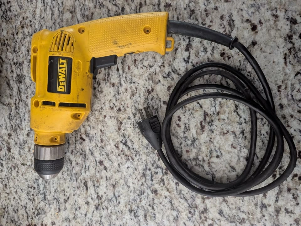 DeWalt Corded Drill 3/8" (10mm) VSR - photo 4