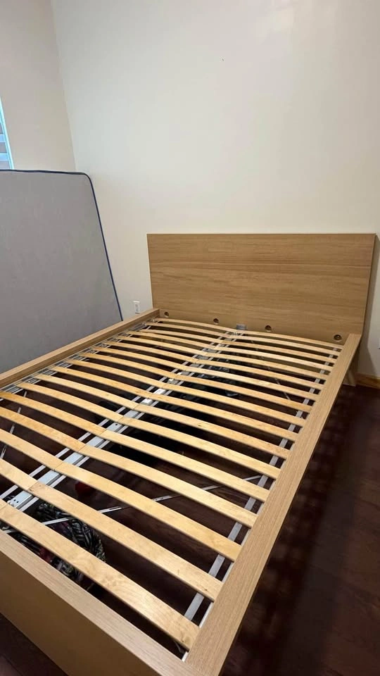 Queen size bed frame “MALM” IKEA - photo 3