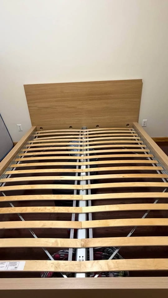 Queen size bed frame “MALM” IKEA - photo 5