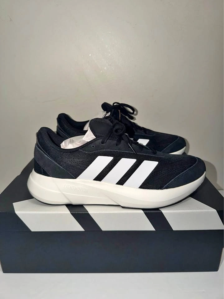 New Adidas Men Running Shoes. Size 10.5 US