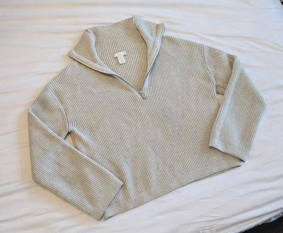 H&M beige knit boxy cropped sweater