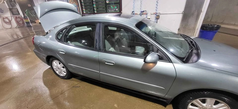 2006 Ford Taurus - photo 2