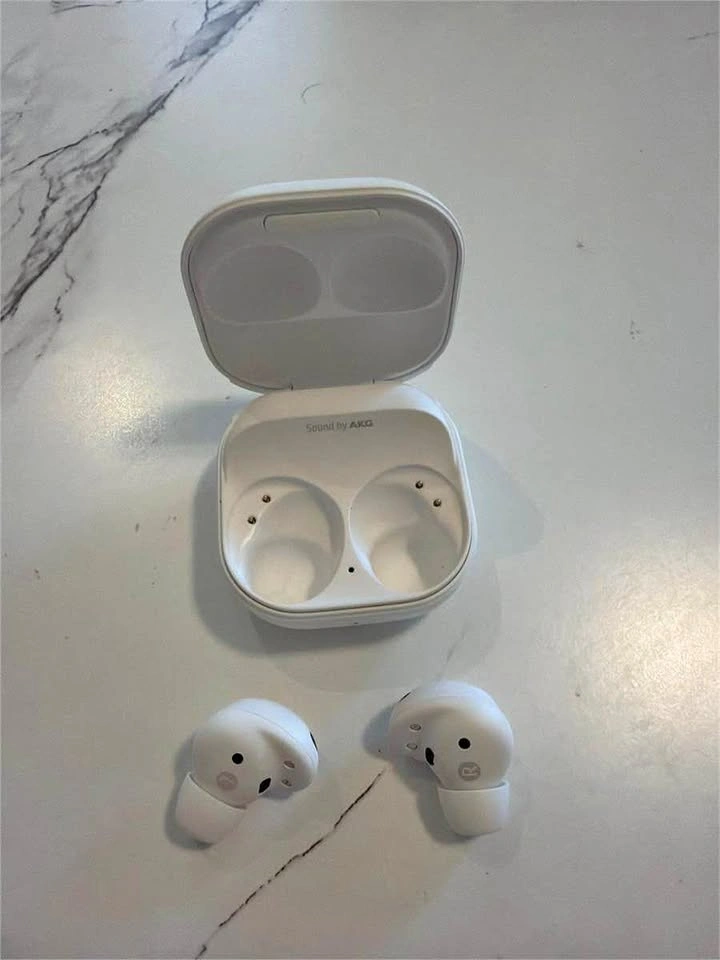 Samsung Galaxy Buds2 Pro In-Ear Noise Cancelling Earbuds