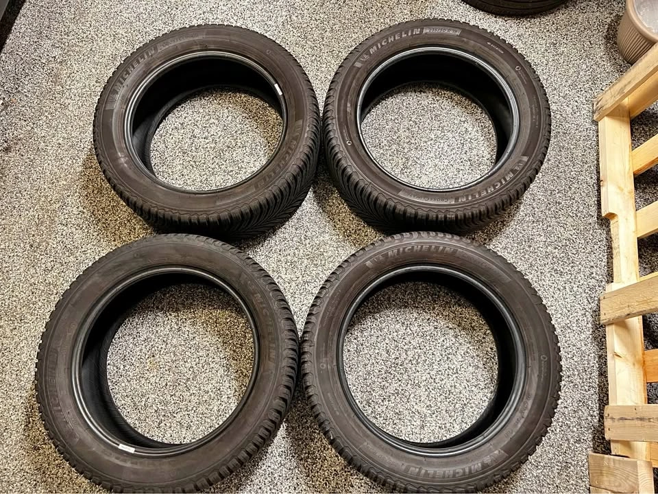 Michelin CrossClimate 2 – Set of 4 All-Weather Tires – 235/50R18